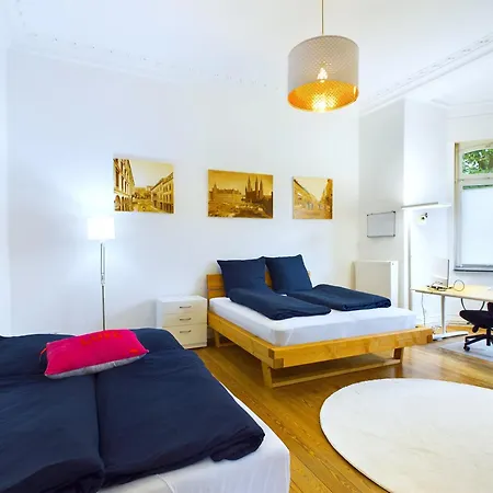 Stilvolle Altbauwohnung Am Kurpark, Zentral, Fuer Bis Zu 8 Personen *