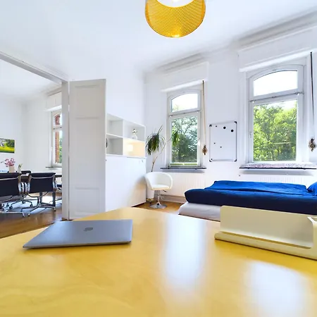 Stilvolle Altbauwohnung Am Kurpark, Zentral, Fuer Bis Zu 8 Personen