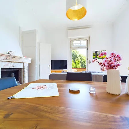 Stilvolle Altbauwohnung Am Kurpark, Zentral, Fuer Bis Zu 8 Personen Apartment *