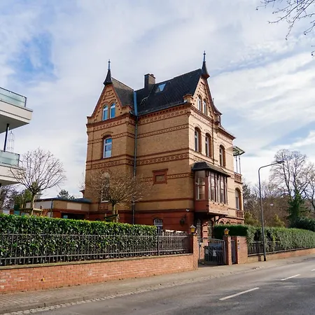 Stilvolle Altbauwohnung Am Kurpark, Zentral, Fuer Bis Zu 8 Personen Lejlighed